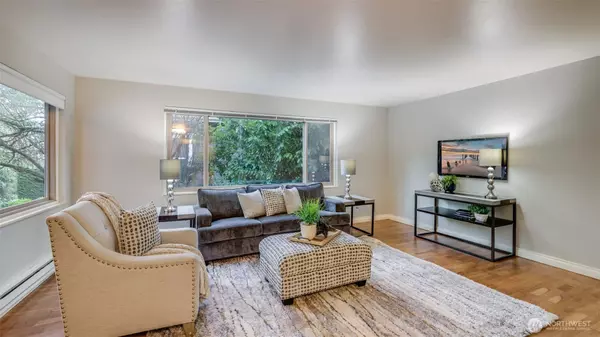 Seattle, WA 98109,418 Highland DR #4