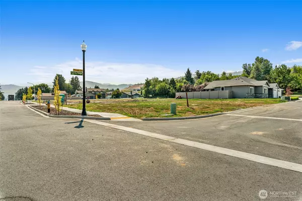 Wenatchee, WA 98801,2140 Covey Ridge Lane