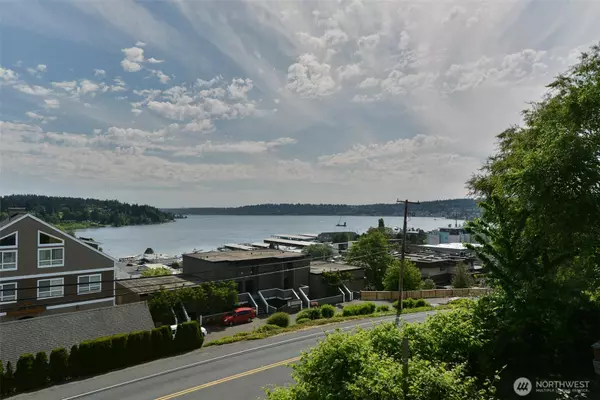 Kenmore, WA 98028,6322 NE 181st ST