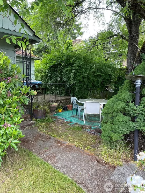 Kenmore, WA 98028,6322 NE 181st ST