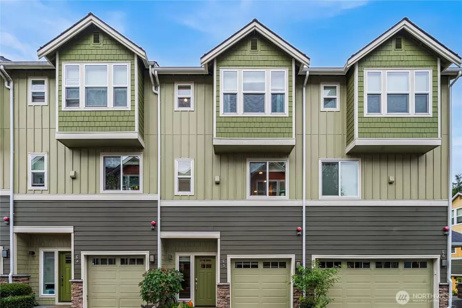 23000 NE 8th #E5, Sammamish, WA 98074