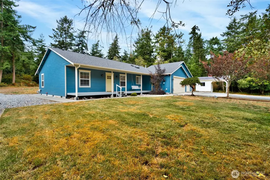 2033 Navy LN, Oak Harbor, WA 98277