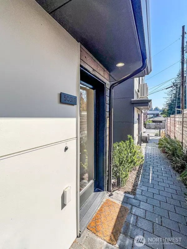 Seattle, WA 98118,5031 35th AVE S #Unit D