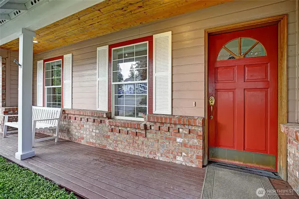 Camano Island, WA 98282,335 Heather DR