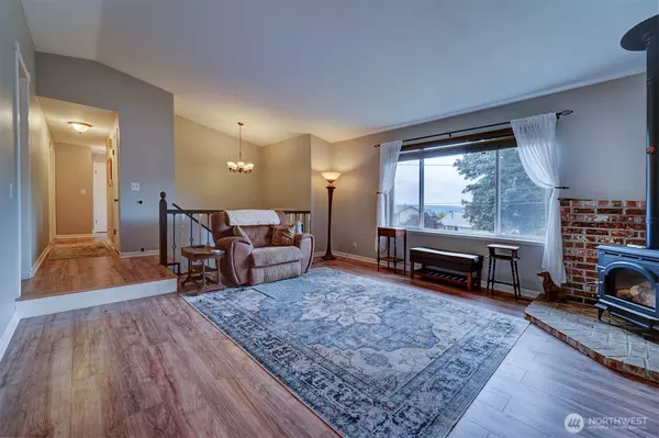 Poulsbo, WA 98370,1841 NW Russell ST
