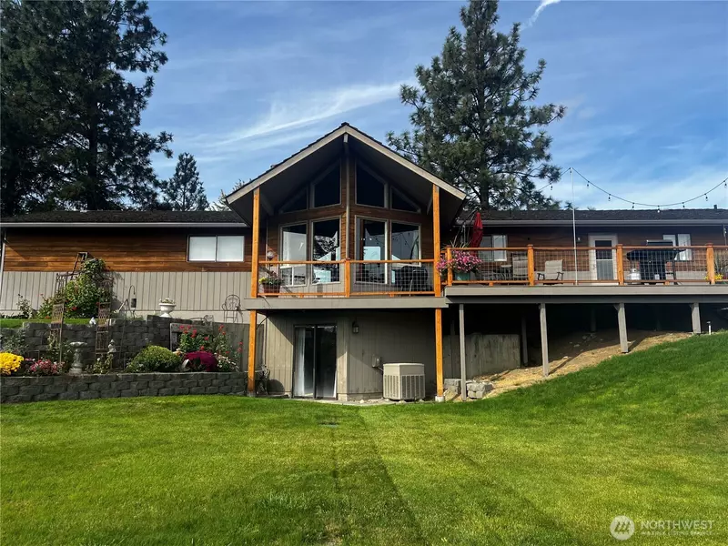 8 Mundinger LN, Omak, WA 98841