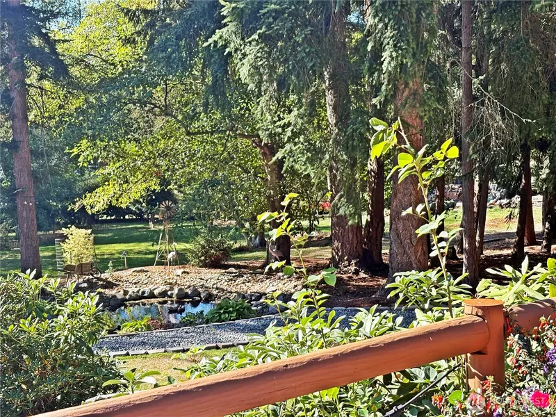 898 E Meadowood LN, Freeland, WA 98249