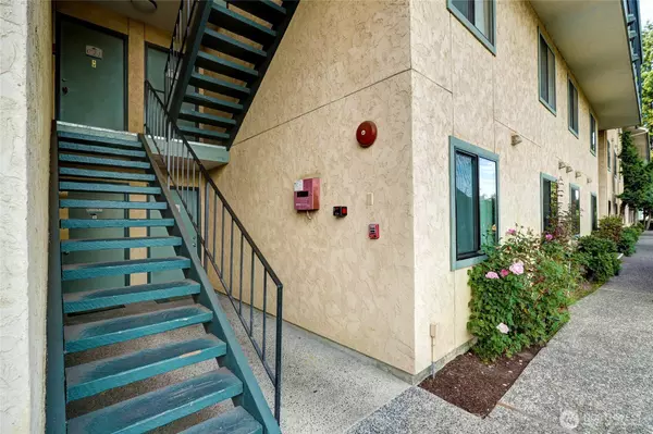 Kirkland, WA 98034,14331 124th AVE NE #C22