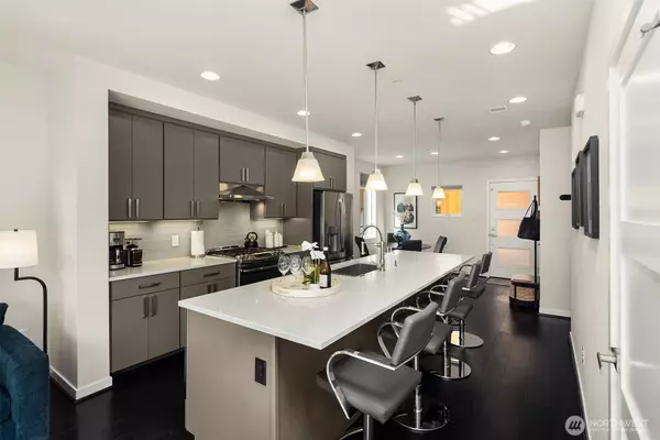 Seattle, WA 98115,3300 NE 65th ST #211