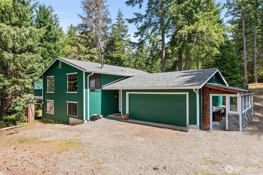 60 E Christmas Tree PL, Belfair, WA 98528