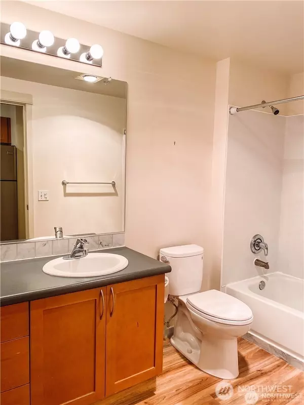 Bellevue, WA 98004,111 108th AVE NE #A307