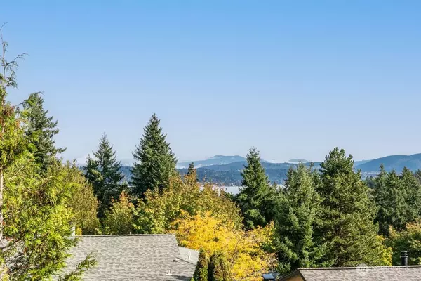 3402 161st CT SE #24, Bellevue, WA 98008