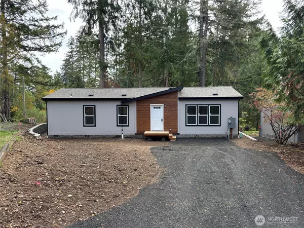 512 E Madrona Pkwy, Grapeview, WA 98546