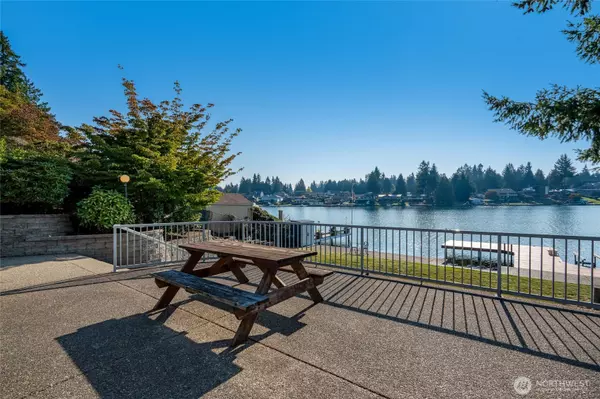 Lake Tapps, WA 98391,1722 Channel RD E