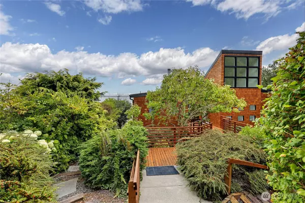 4310 Rockaway Beach RD NE, Bainbridge Island, WA 98110