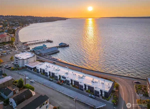 Des Moines, WA 98198,28120 Redondo Beach DR S #206