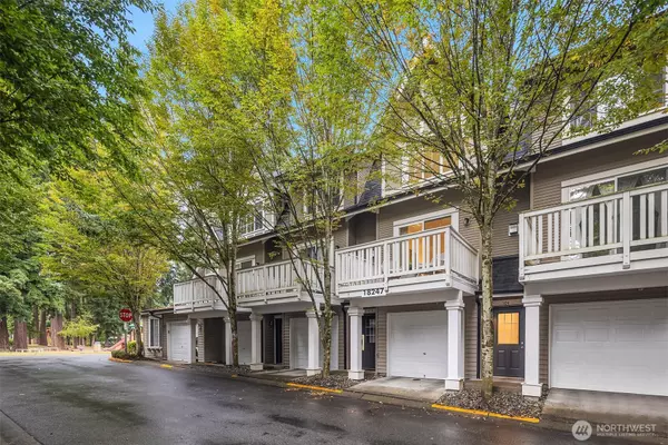 18247 NE 96th WAY #104, Redmond, WA 98052