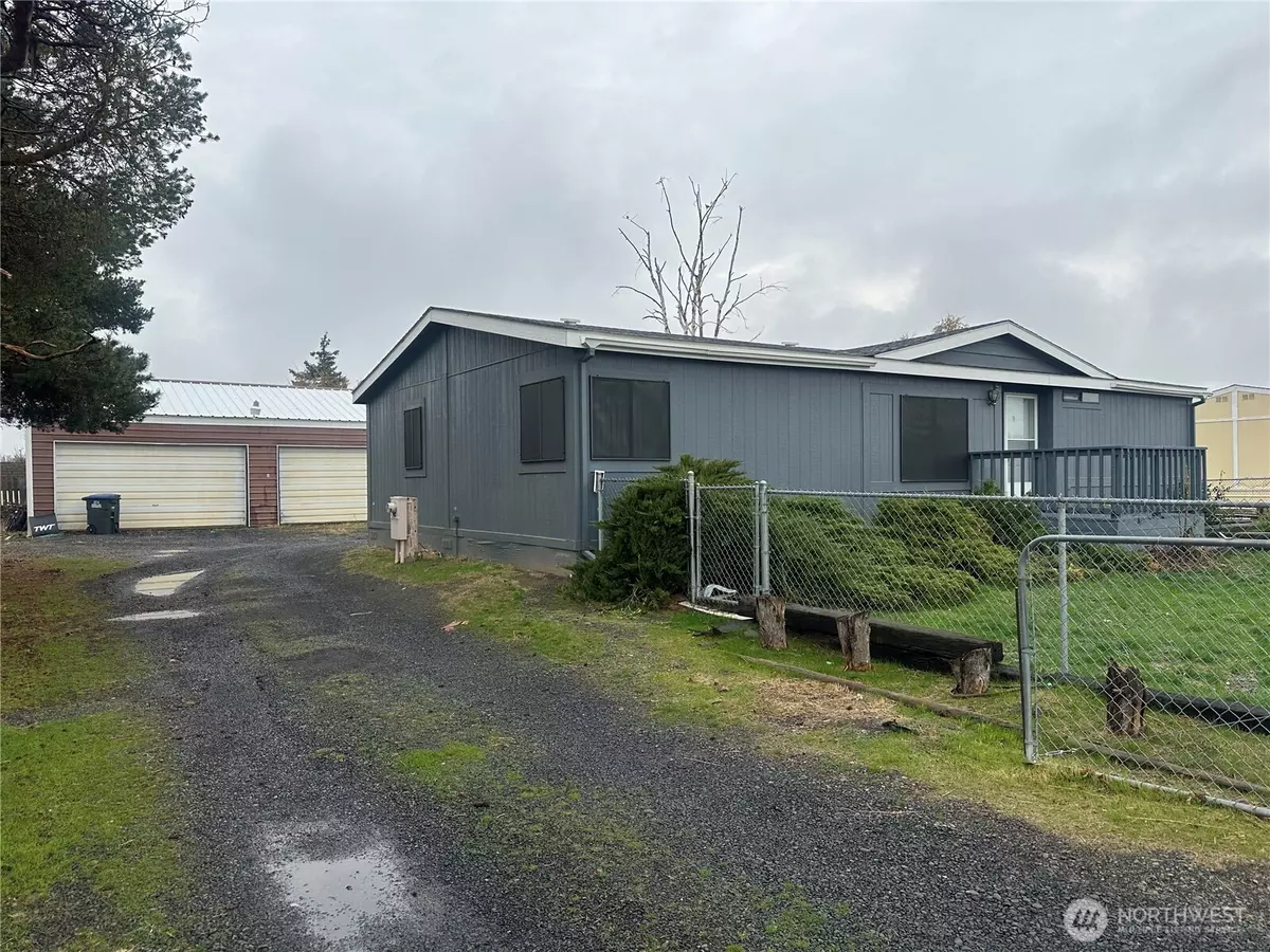 Moses Lake, WA 98837,8653 Harris RD NE