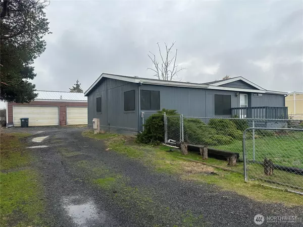 8653 Harris RD NE, Moses Lake, WA 98837