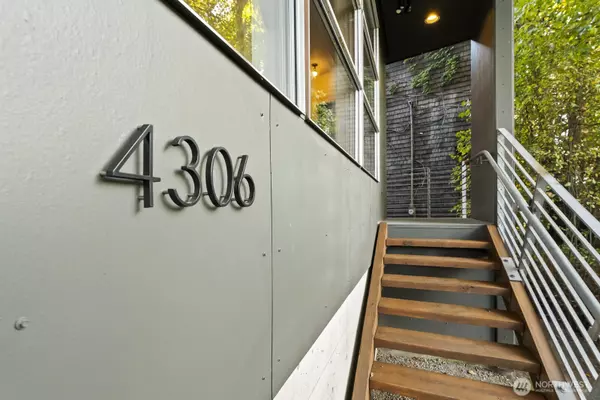 Seattle, WA 98107,4306 3rd AVE NW