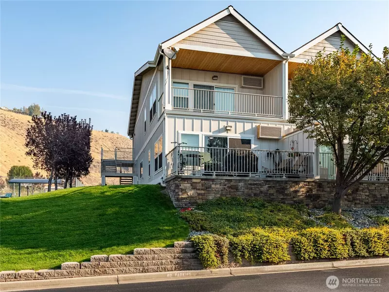 23772 Crescent Bay DR NW #107, Quincy, WA 98848