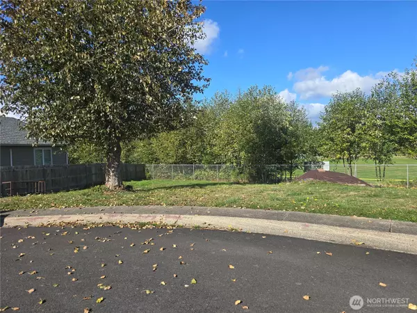 60 Hill DR, Cathlamet, WA 98612
