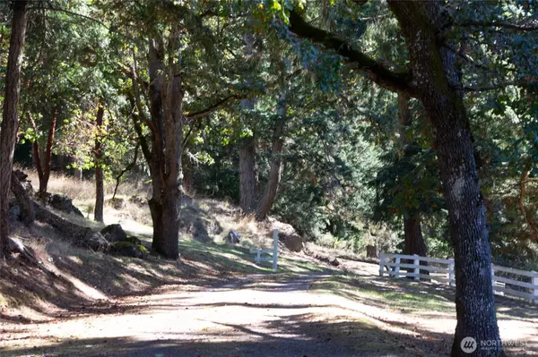 Friday Harbor, WA 98250,327 Twin Oaks DR