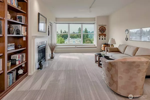 Bellevue, WA 98004,10042 Main ST #404