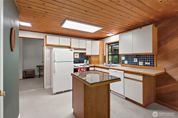 Hoodsport, WA 98548,141 N Handicap PL