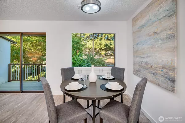 Kirkland, WA 98034,14132 74th PL NE #16-D