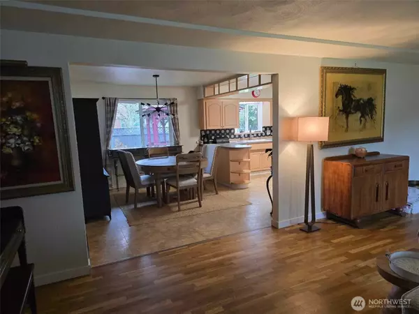 Fife, WA 98424,2525 Circle DR E