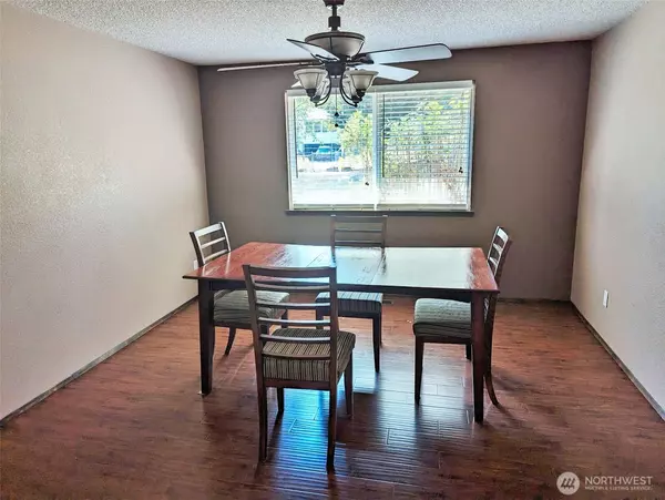 Tacoma, WA 98422,6106 6th ST NE