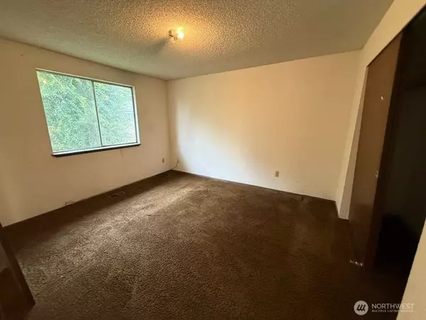 Tacoma, WA 98422,5055 33rd CT NE
