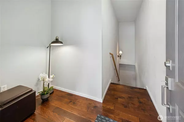 Bellevue, WA 98006,5589 SE Lakemont Blvd SE #1702
