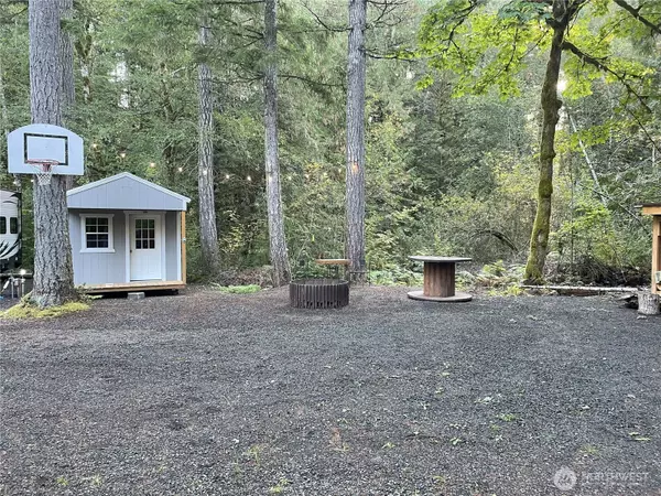 Hoodsport, WA 98548,951 N Duckabush DR