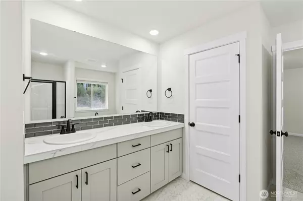 Yelm, WA 98597,9889 Merrick ST SE #380