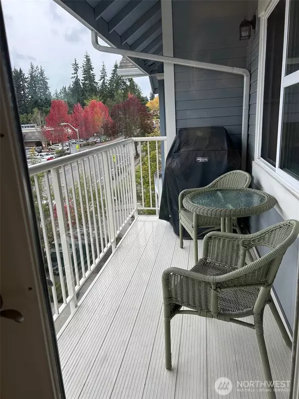 Bainbridge Island, WA 98110,300 High School RD NE #404