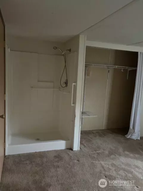 Enumclaw, WA 98022,930 Mt Villa LOOP