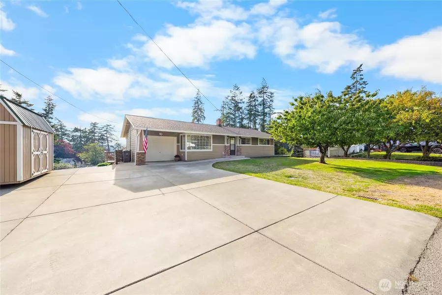 1372 Orchard LOOP, Oak Harbor, WA 98277