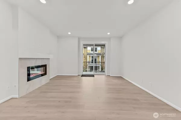 Redmond, WA 98052,19288 NE 69th CIR #104