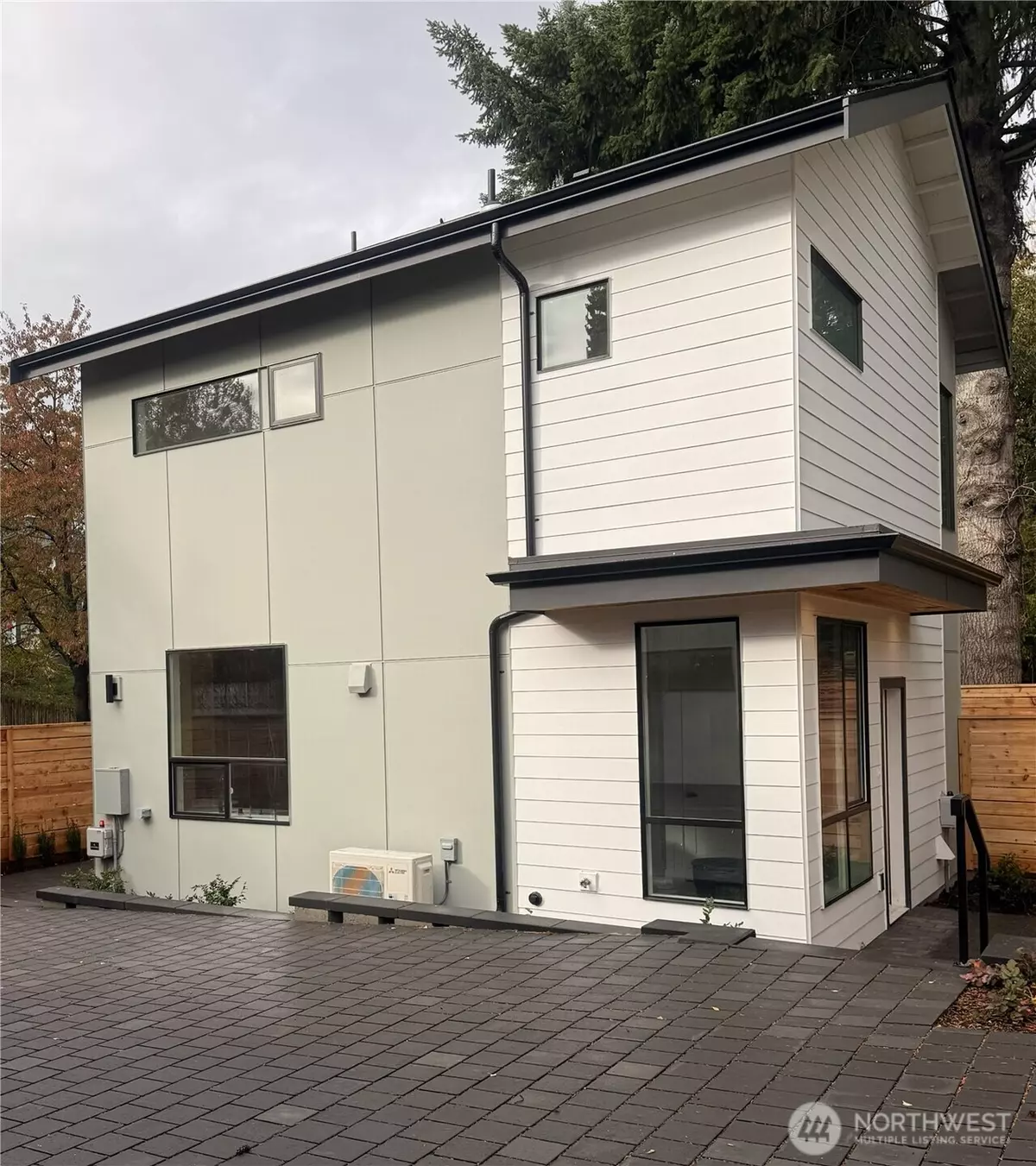 Seattle, WA 98115,7339 21st AVE NE