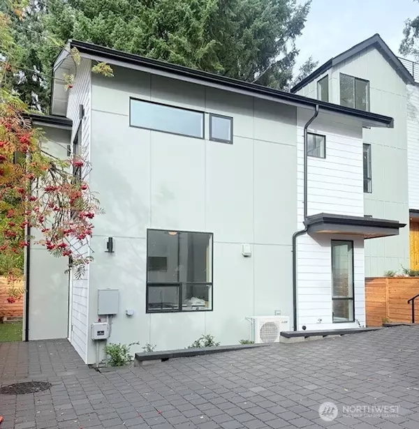 Seattle, WA 98115,7339 21st AVE NE