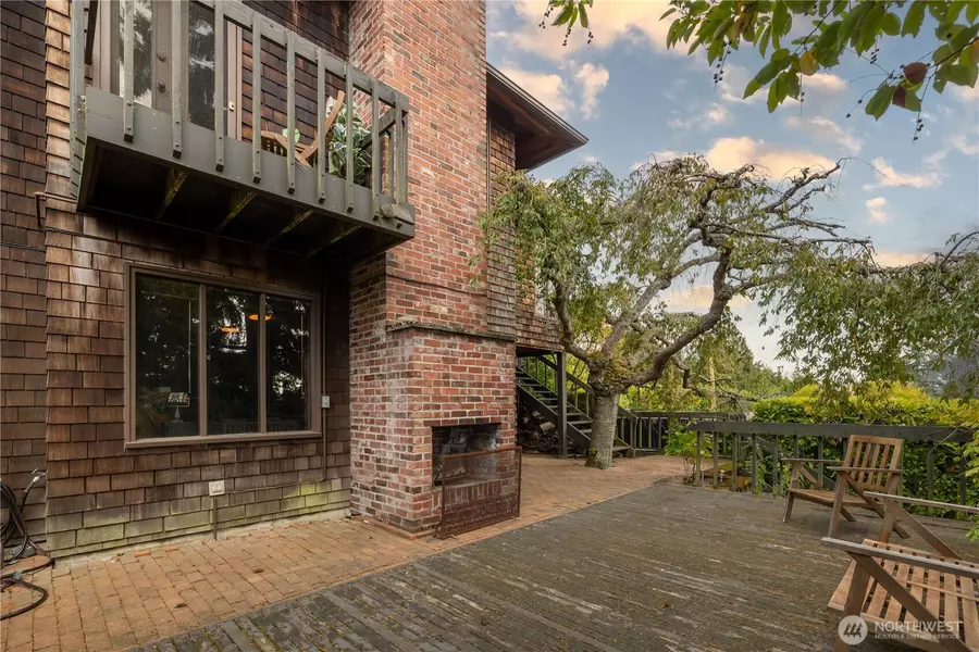 3034 30th AVE W, Seattle, WA 98199