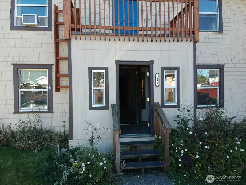1320 3rd ST, Cosmopolis, WA 98537