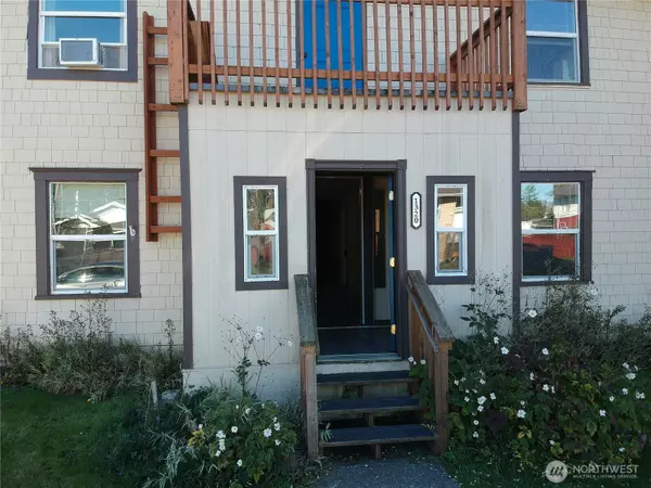 1320 3rd ST, Cosmopolis, WA 98537