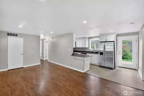 Federal Way, WA 98023,30548 5th AVE SW