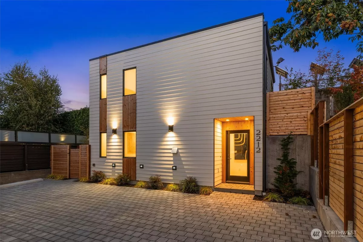 Seattle, WA 98102,2212 Broadway (NOT ARTERIAL) E