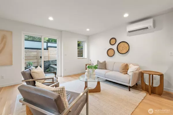 Seattle, WA 98102,2212 Broadway (NOT ARTERIAL) E