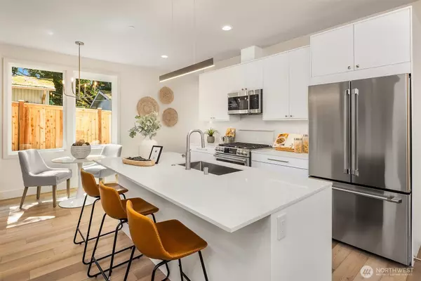 Kirkland, WA 98033,817 18th AVE W