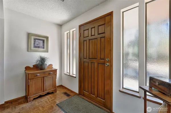 Tacoma, WA 98443,4327 Waller RD E